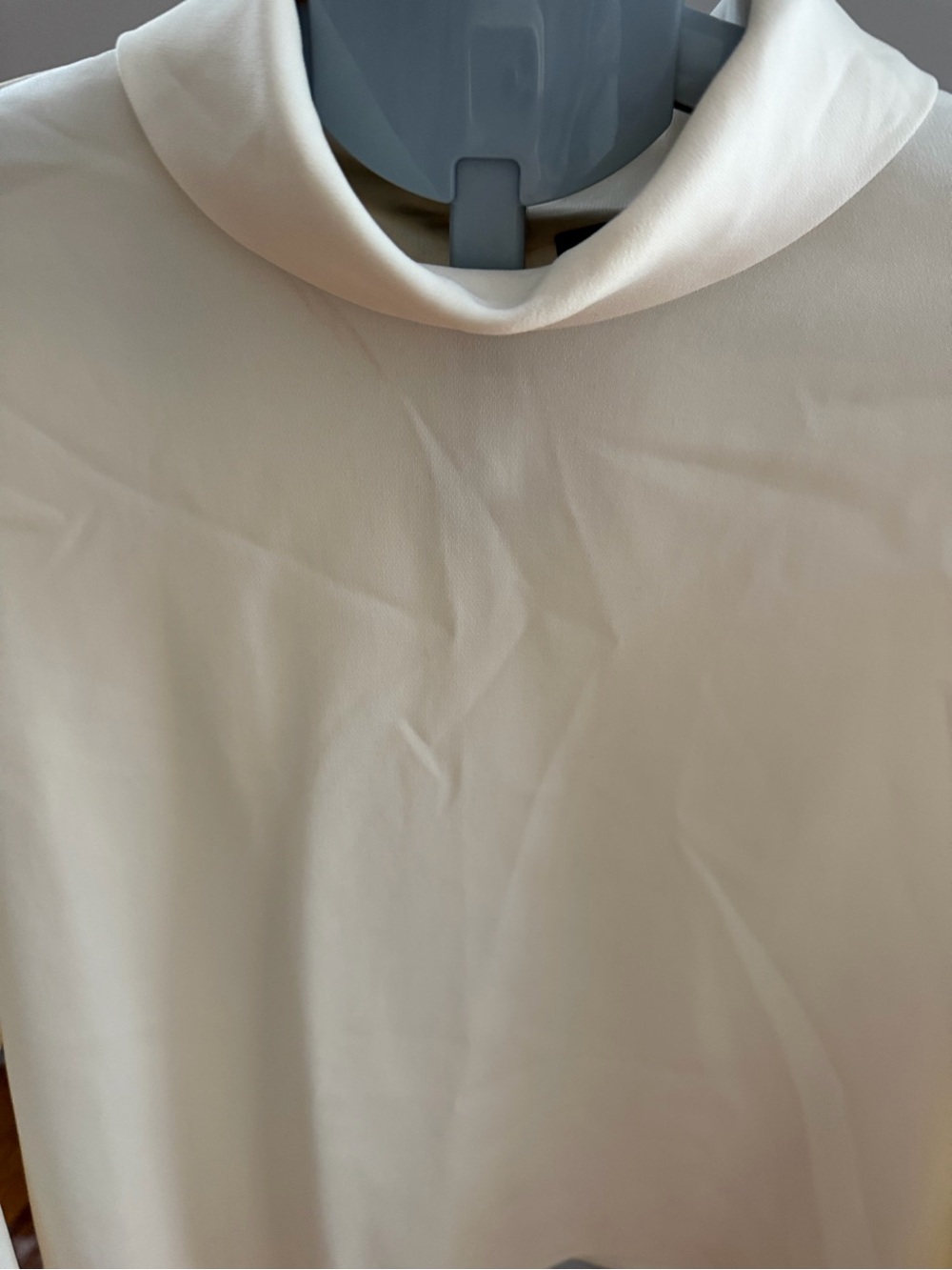 Never Worn Theory Ivory Mock Neck Top Size L - Picture 7 of 12